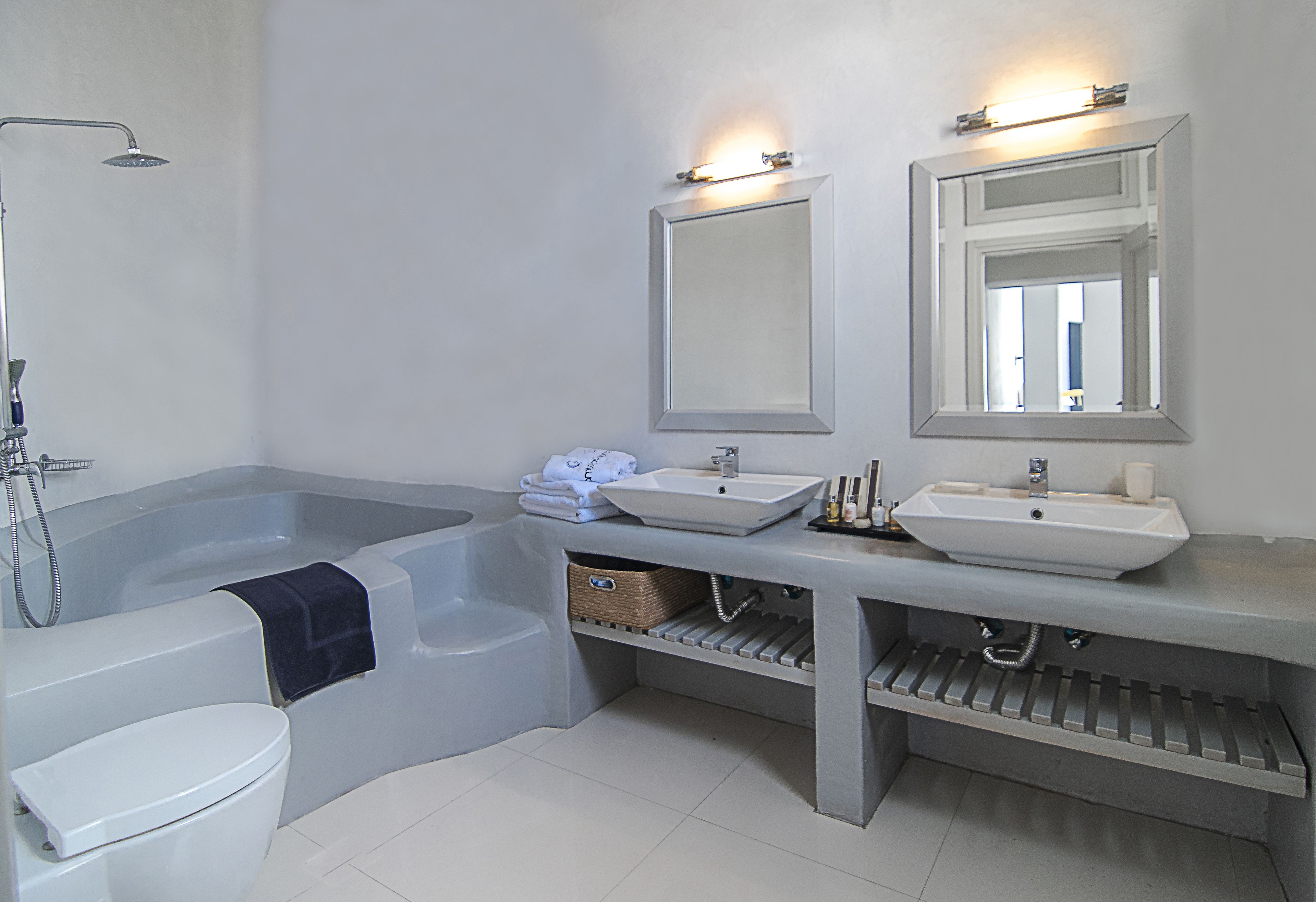 suite with private pool (infinity) | 1 bedroom, premium bedding, down duvets, select comfort beds