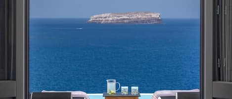 Suite with Private Pool (Infinity) | Interior