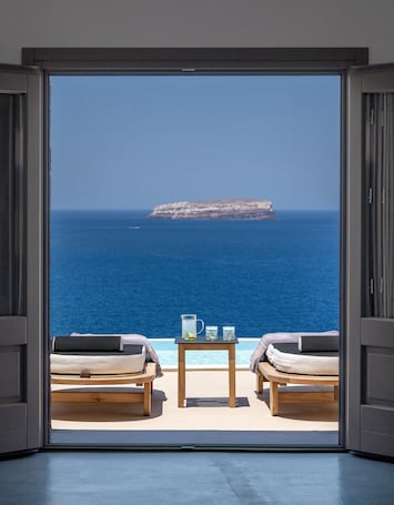 Suite with Private Pool (Infinity) | Interior