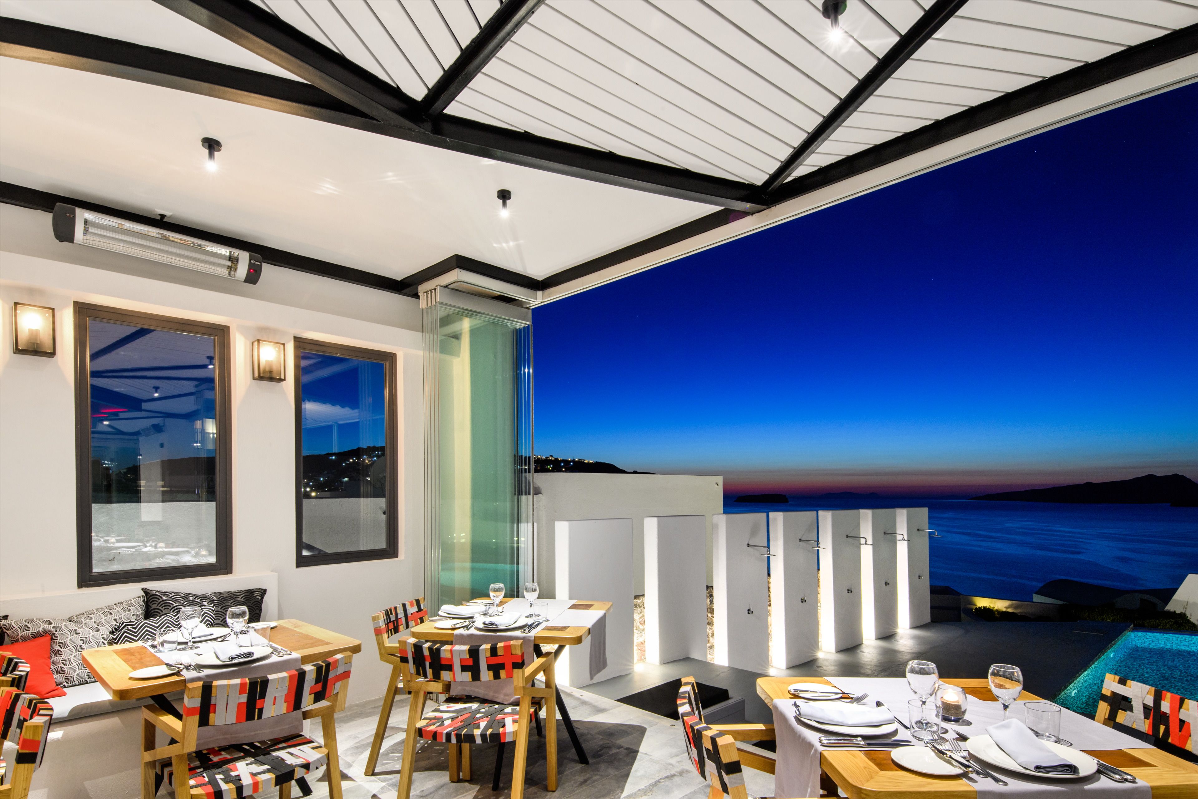 2 restaurants, breakfast served