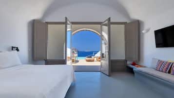 Cave Suite Infinity Pool Caldera View