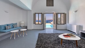 Executive Cave Suite with Private Pool | Wohnbereich