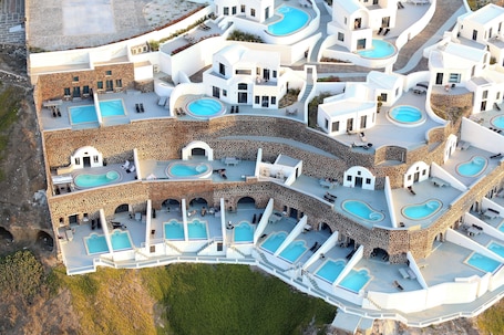 Esterni. Grand Ambassador Santorini Hotel