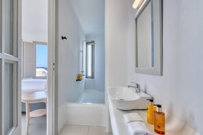 Ambassador Villa 3 Bedrooms with Private Pool | Salle de bain