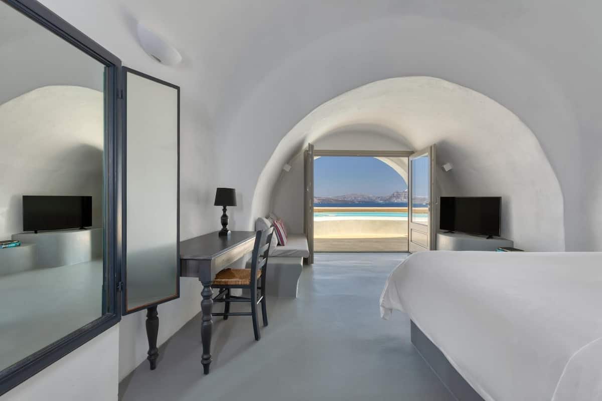 Deluxe Cave Suite with Private Pool Caldera