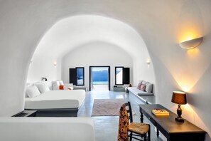 Suite with Private Pool (Infinity) | Premium bedding, down duvets, Select Comfort beds, minibar - Grand Ambassador Santorini Hotel (Santorini)