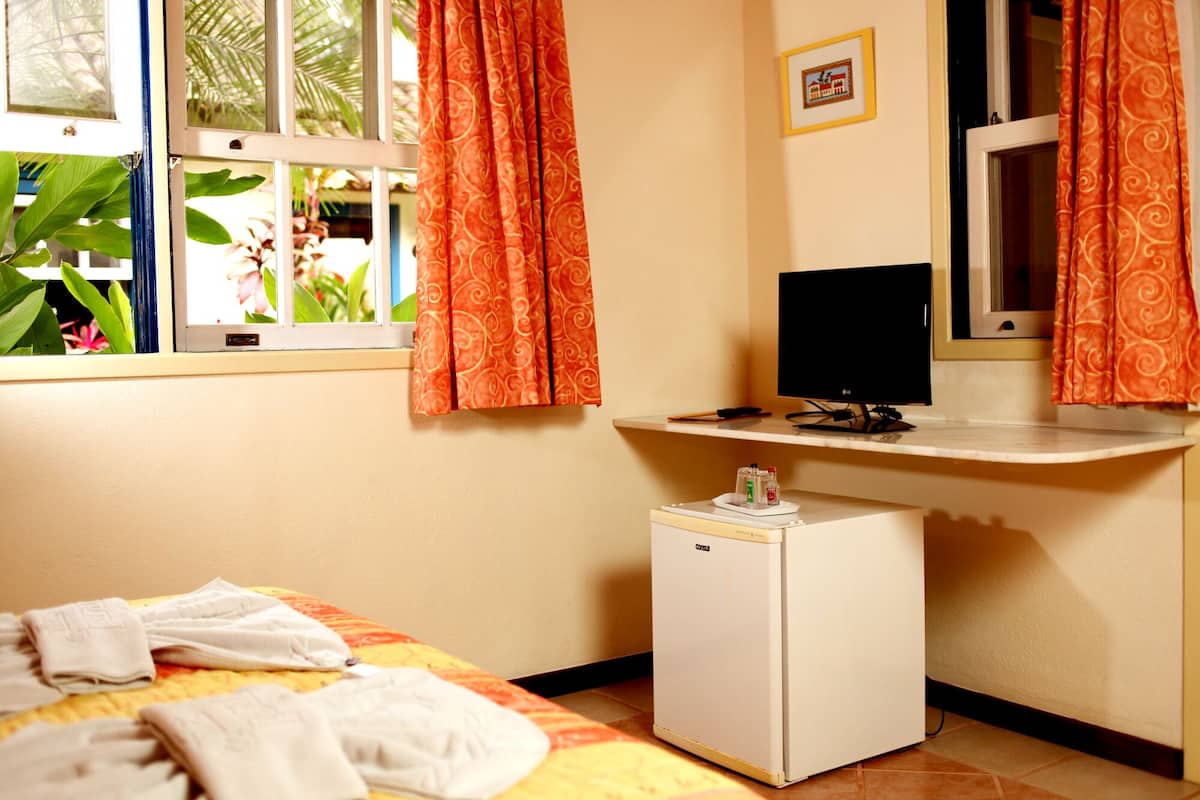 apartment, lanai | 1 bedroom, minibar, in-room safe, bed sheets