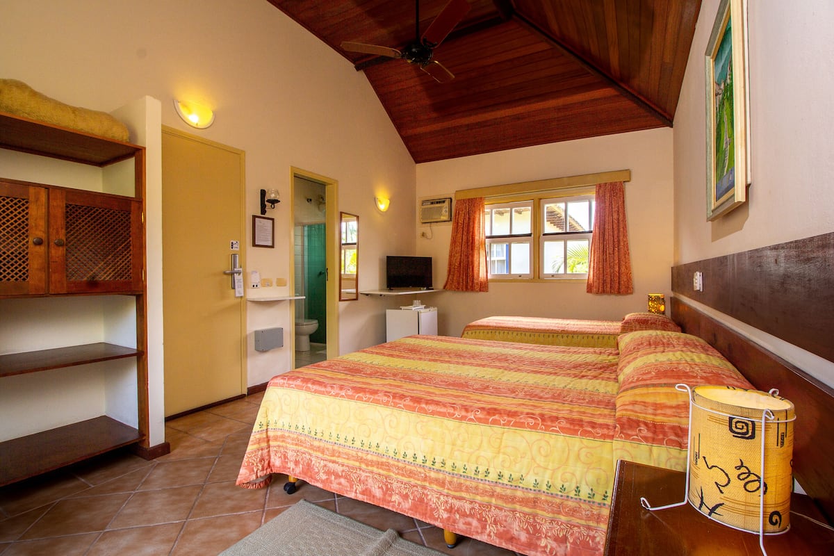 Standard Room | 1 bedroom, minibar, in-room safe, bed sheets
