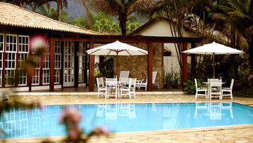 Piscina interna, piscina externa