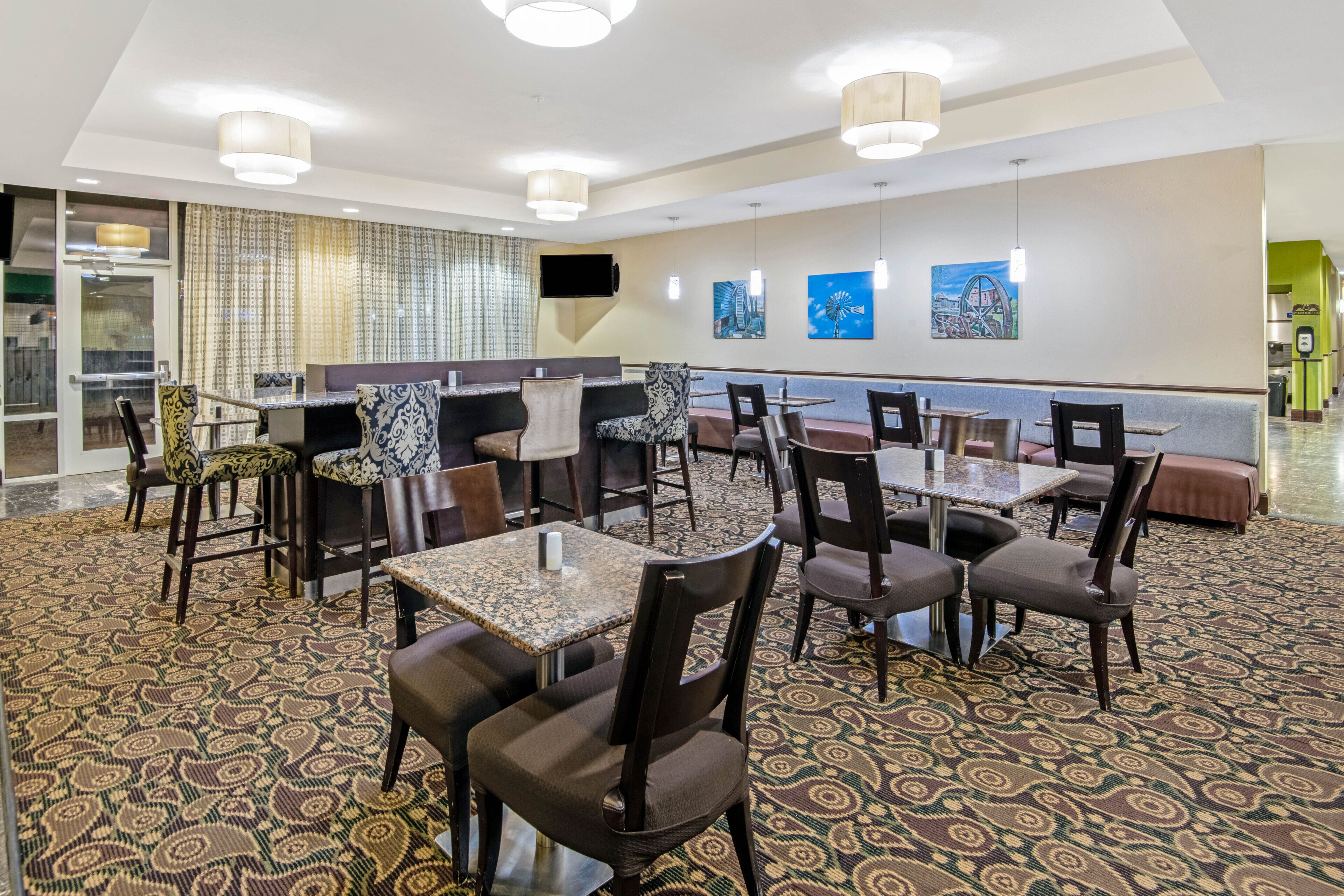 free daily full breakfast