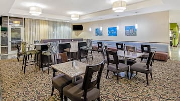 فطور كامل مجانًا يوميًا