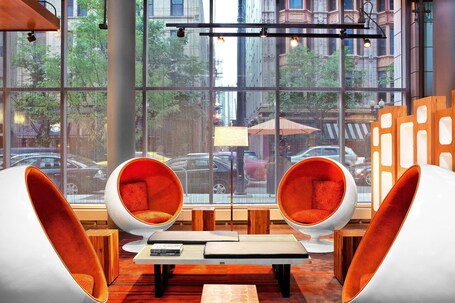 Aloft Chicago Downtown River North - Image 13