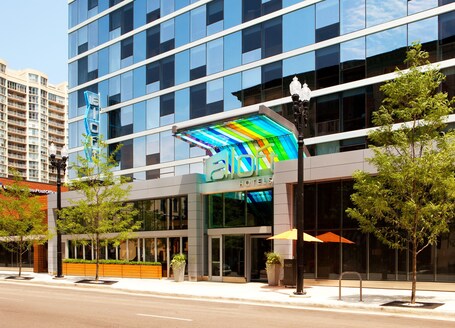 Aloft Chicago Downtown River North - Image 6