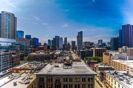 Aloft Chicago Downtown River North - Image 1