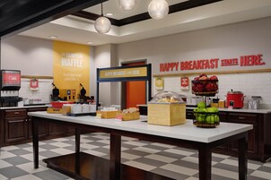 Café da manhã com buffet grátis todos os dias