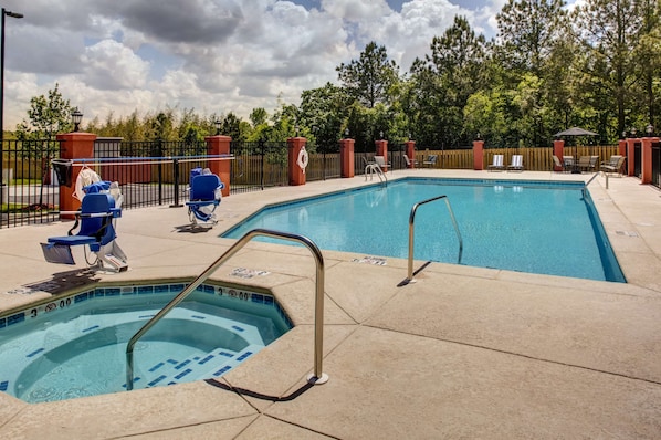 Outdoor pool, sun loungers