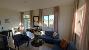 Down comforters, minibar, in-room safe, individually decorated - St. George Hotel Jerusalem (Jerusalem)