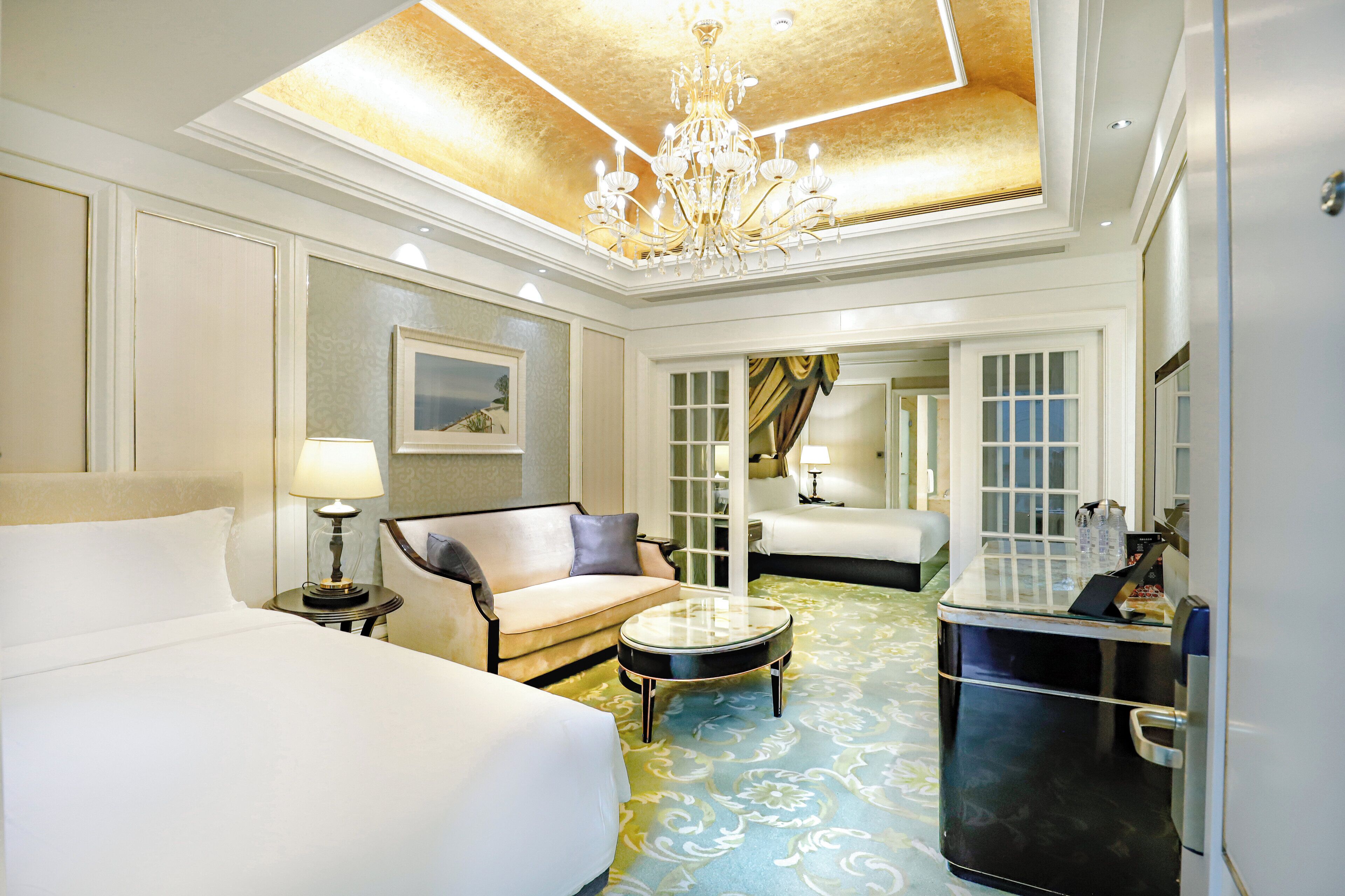 1 bedroom, premium bedding, down duvets, minibar