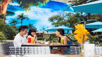 3 restaurants, spécialités Cuisine internationale