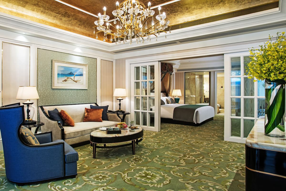 Phòng Suite, 1 phòng ngủ, quang cảnh sân vườn | 1 phòng ngủ, bộ đồ giường cao cấp, chăn bông, minibar