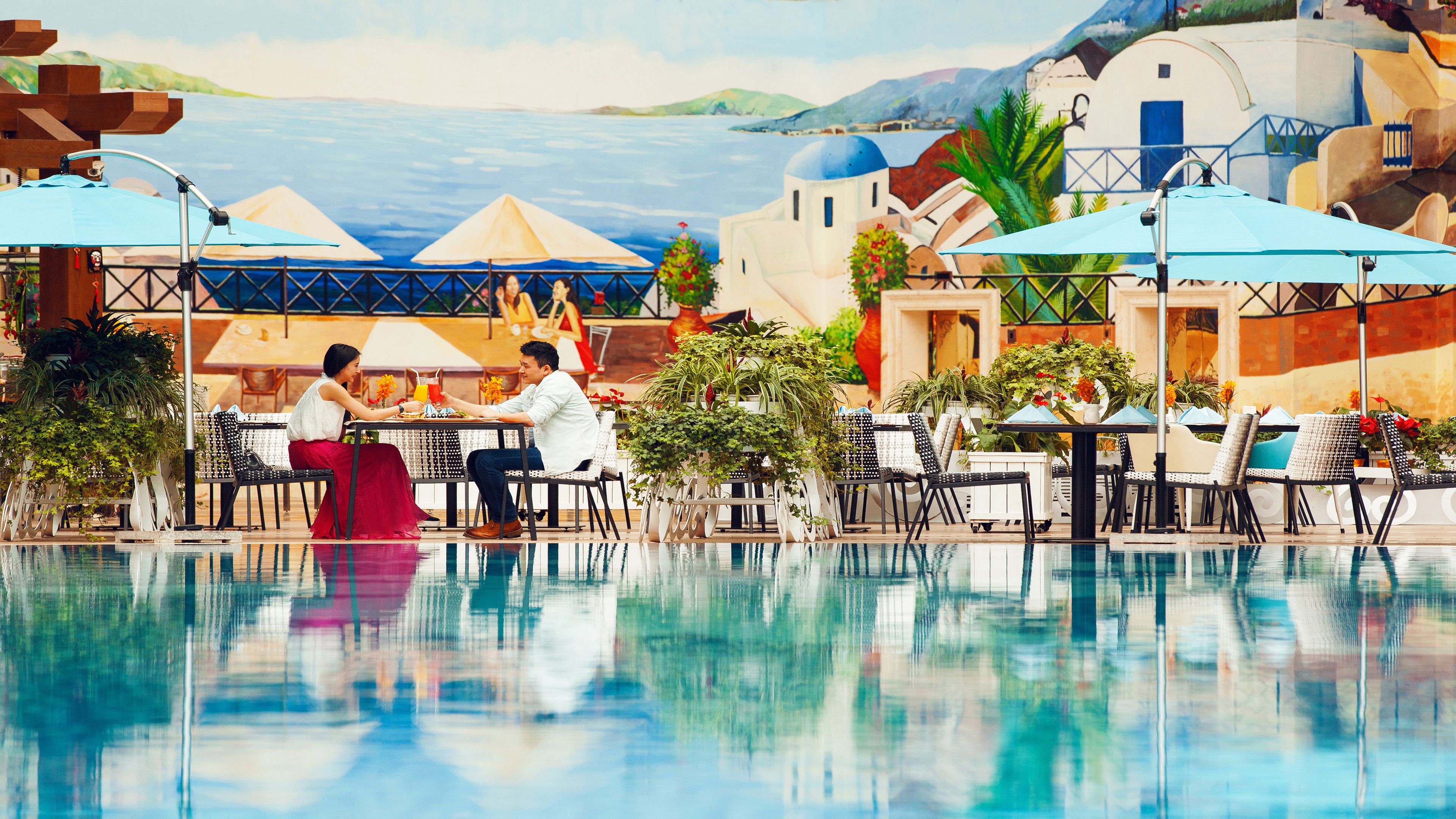 3 restaurants, breakfast, lunch, dinner served; international cuisine