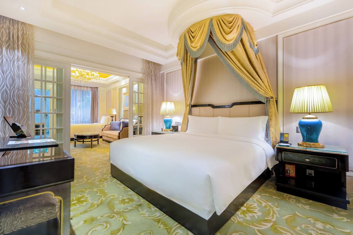 Suite, 1 Bedroom, Courtyard View