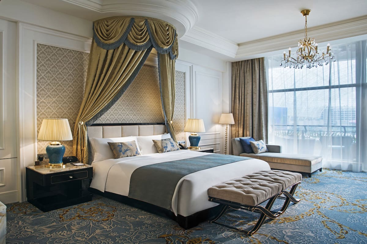 1 kamar tidur, seprai premium, selimut bulu angsa, dan minibar