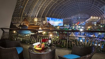 Premium bedding, down comforters, minibar, in-room safe