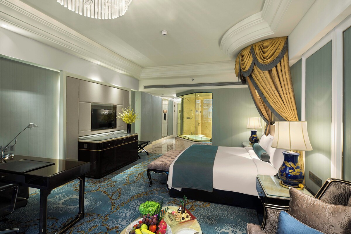Habitación Club, con acceso al salón lounge del club | Ropa de cama de alta calidad, edredón y minibar 