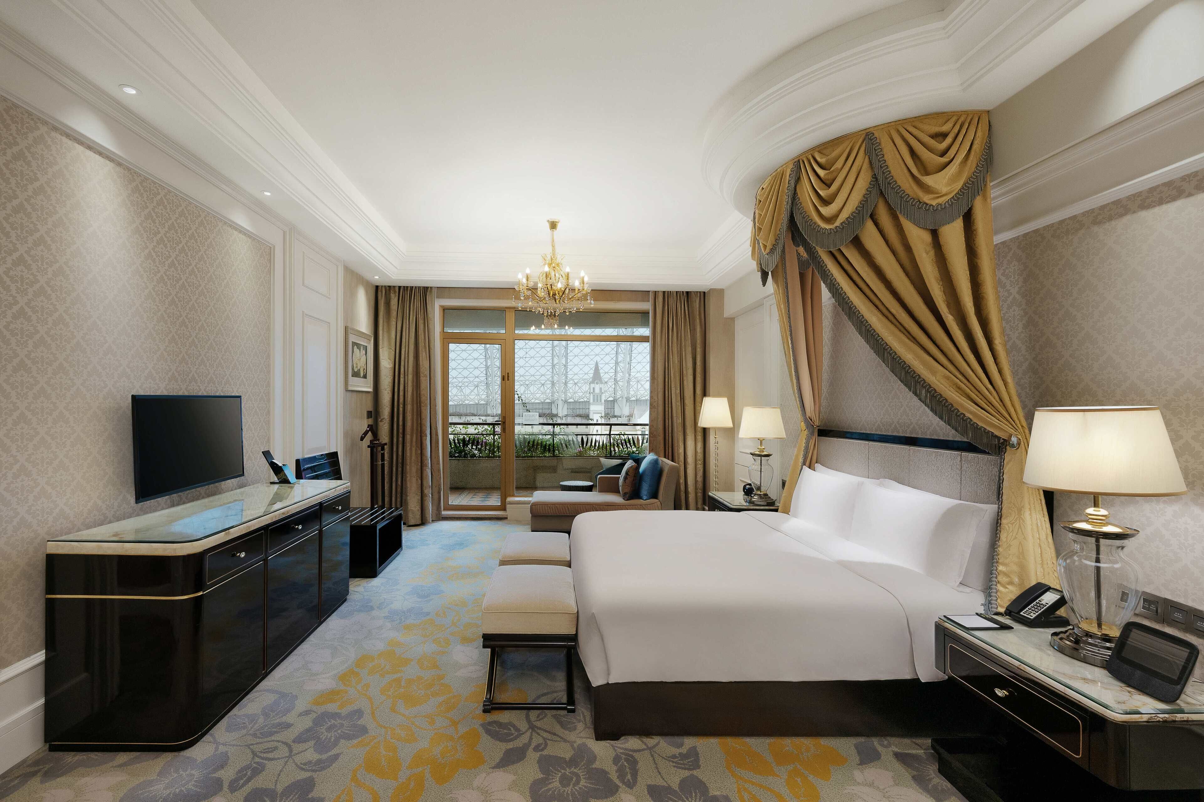 Ropa de cama de alta calidad, cubrecamas y minibar 