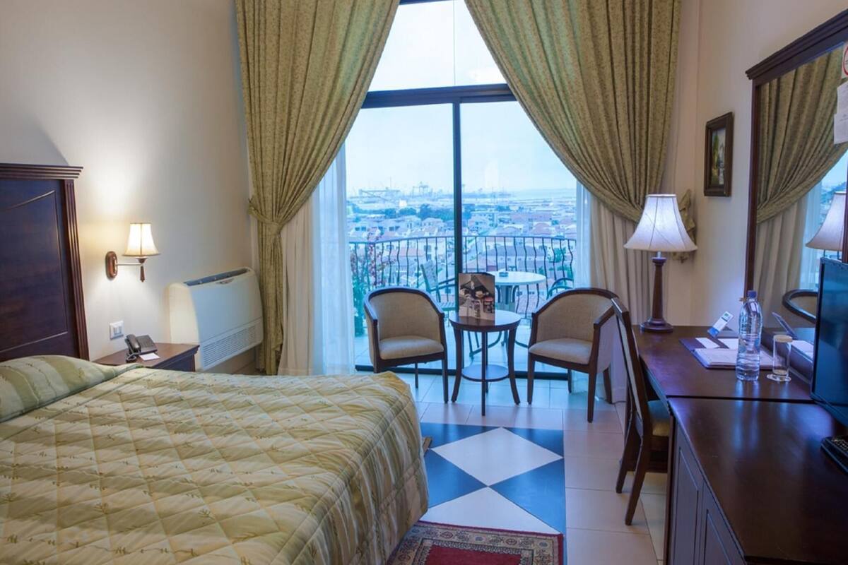 minibar, in-room safe, individually decorated, individually furnished