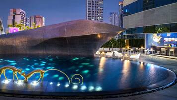 Outdoor pool, pool umbrellas, sun loungers