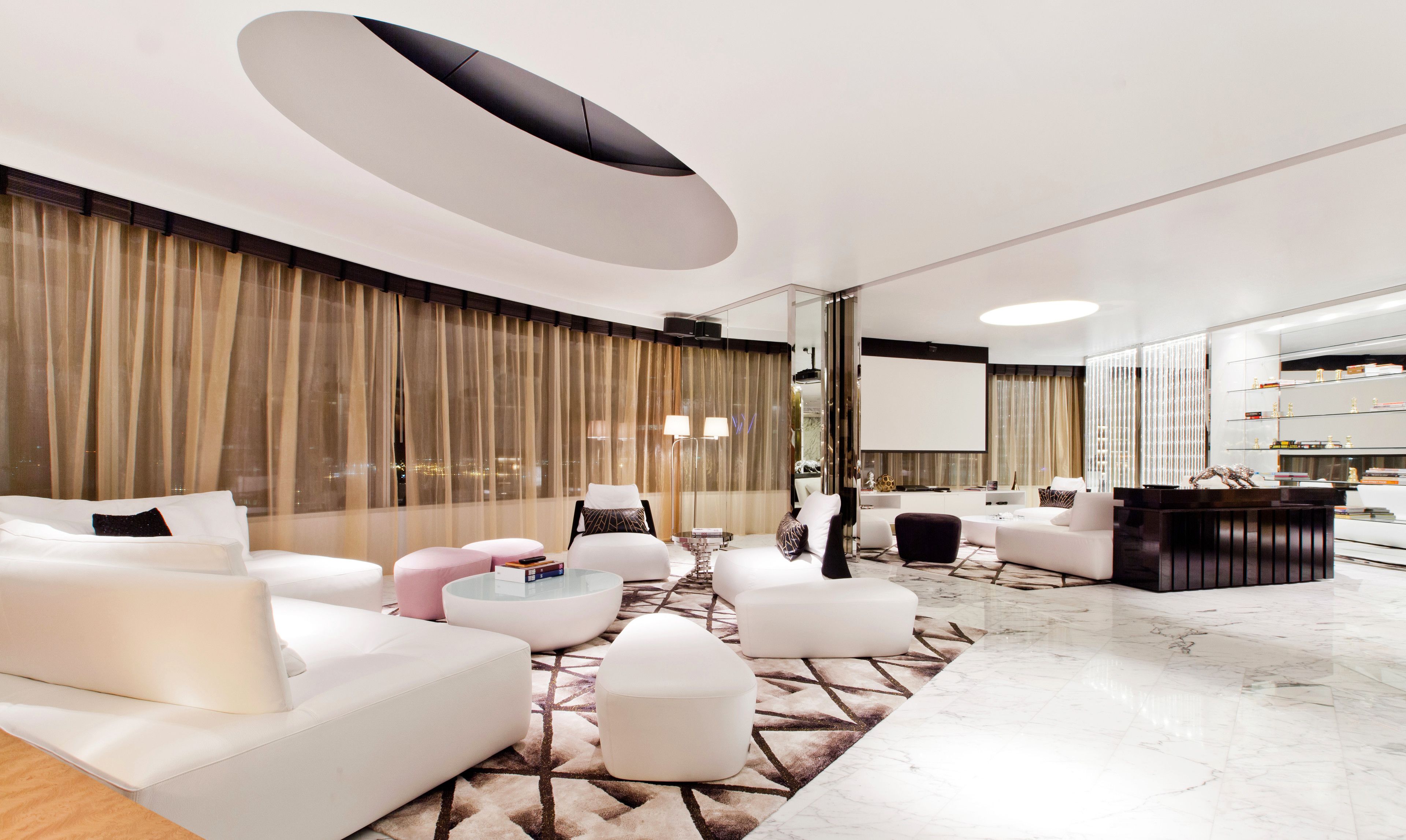 1 bedroom, down duvets, pillow-top beds, minibar