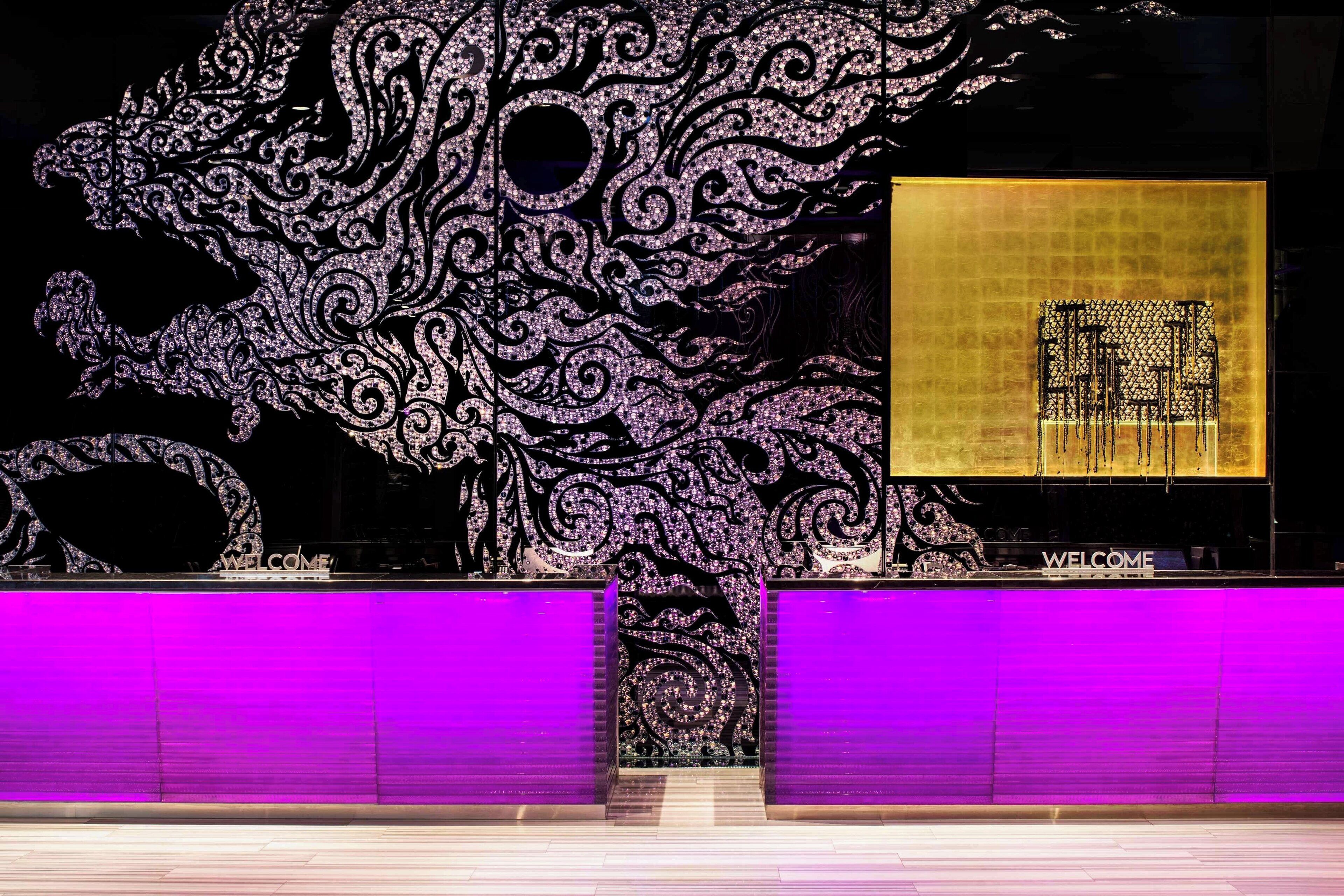 2 bars/lounges, swim-up bar, poolside bar