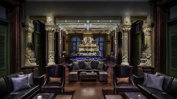 7 restaurantes, se sirven desayunos, comidas y cocina internacional