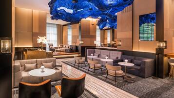 2 bars/lounges, swim-up bar, poolside bar