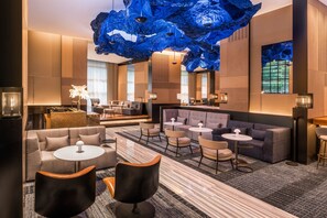 2 bars/lounges, swim-up bar, poolside bar - W Bangkok (Bangkok)