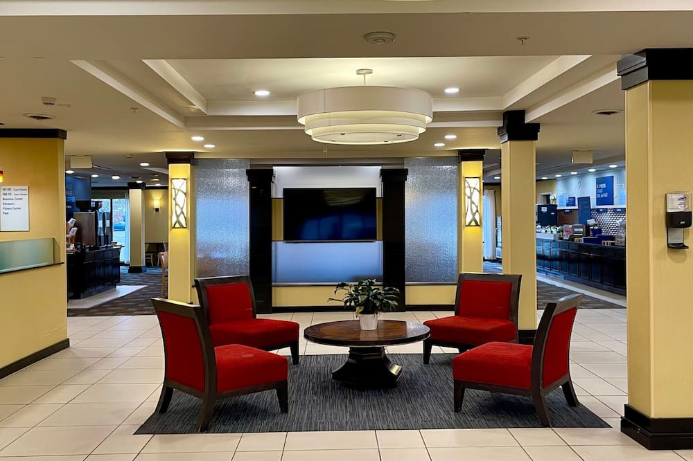 Holiday Inn Express & Suites Detroit North - Troy by IHG