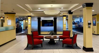 Holiday Inn Express & Suites Detroit North - Troy by IHG