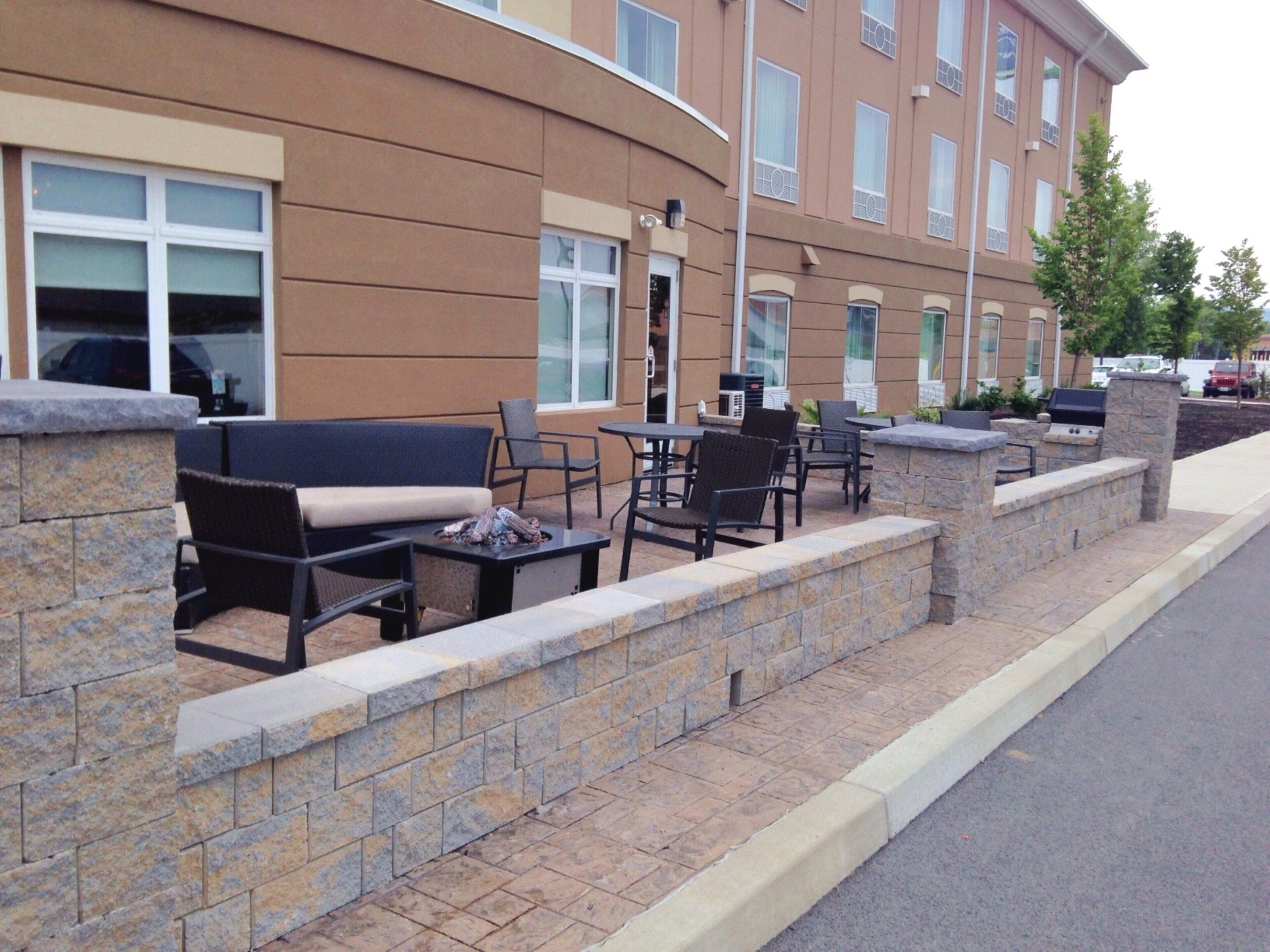 Photo - Holiday Inn Express & Suites Utica