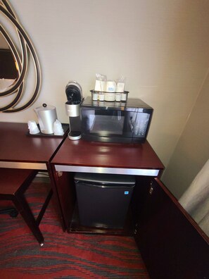 A compact kitchenette with a microwave, kettle, and small refrigerator. - Holiday Inn Express & Suites Utica by IHG (Utica)