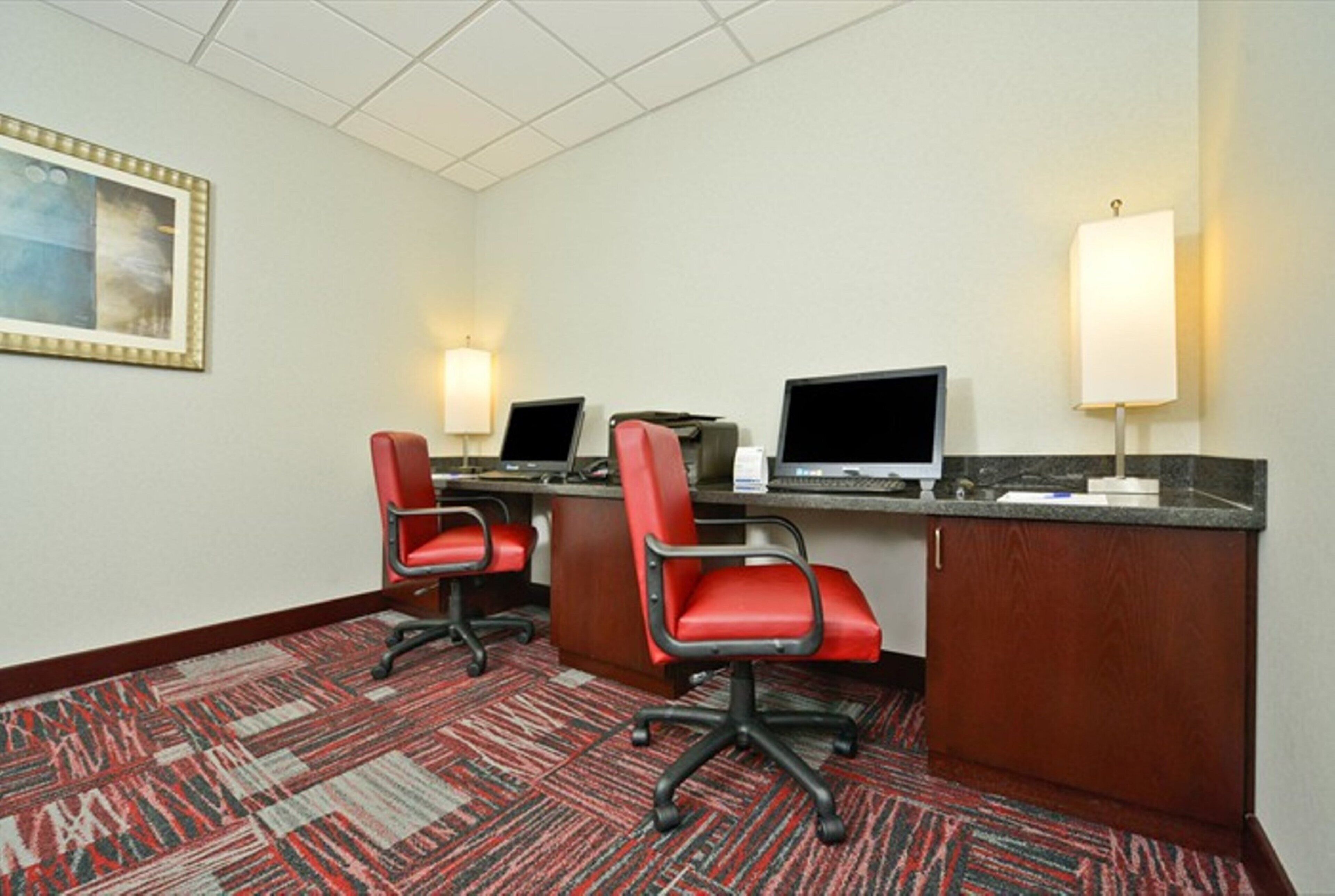 Photo - Holiday Inn Express & Suites Utica