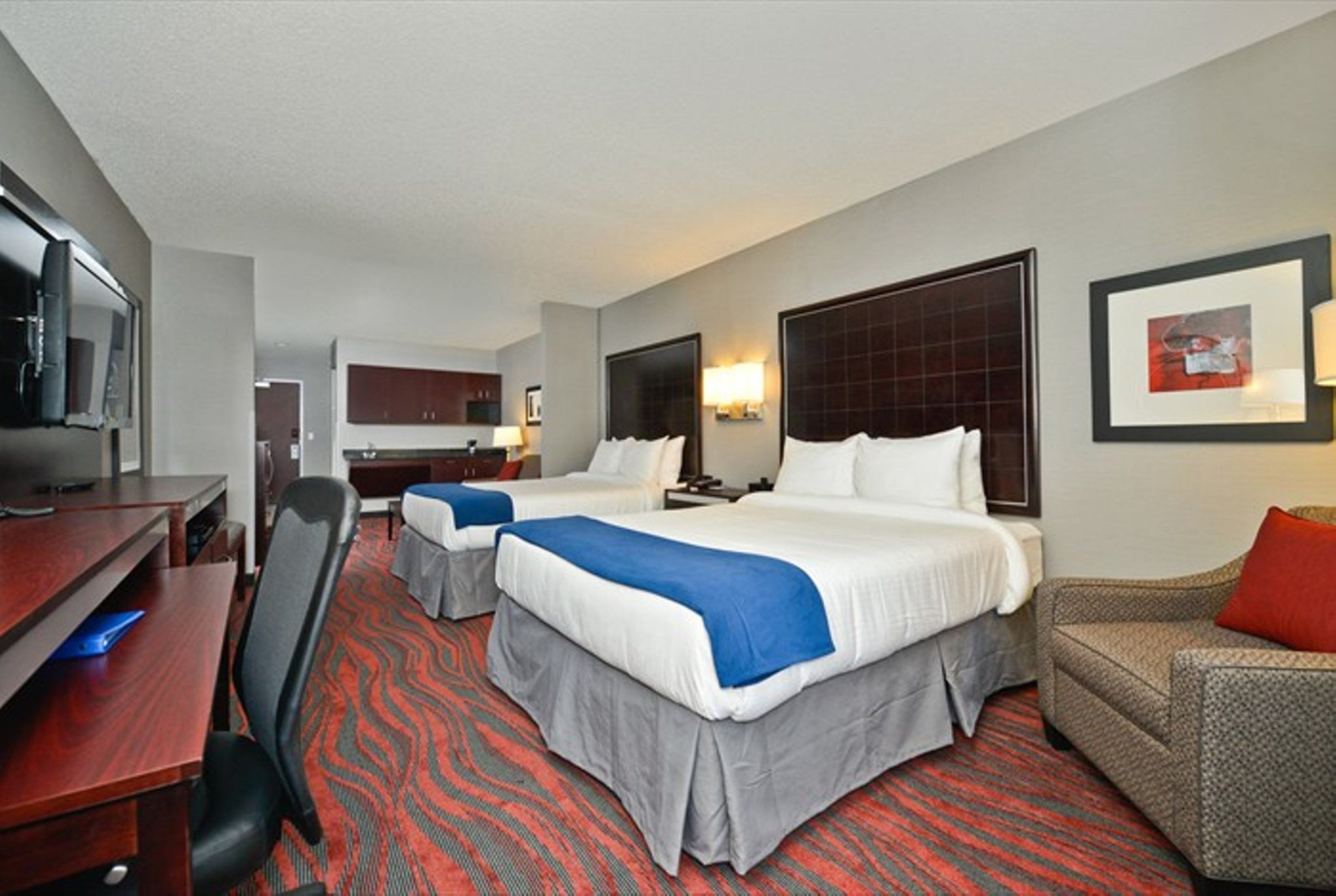 Photo - Holiday Inn Express & Suites Utica by IHG