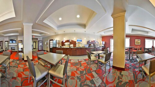 Holiday Inn Express & Suites Utica by IHG