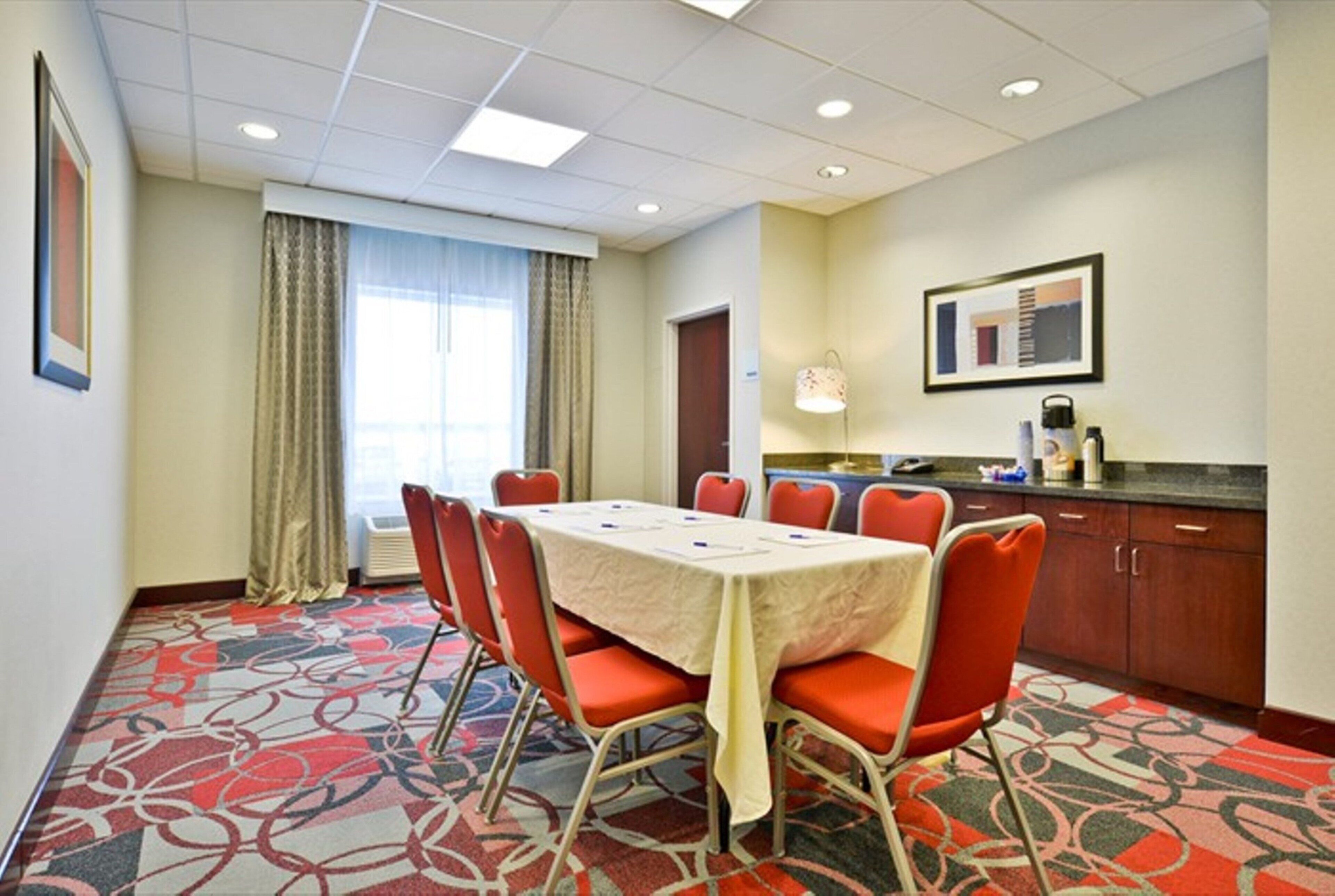 Photo - Holiday Inn Express & Suites Utica