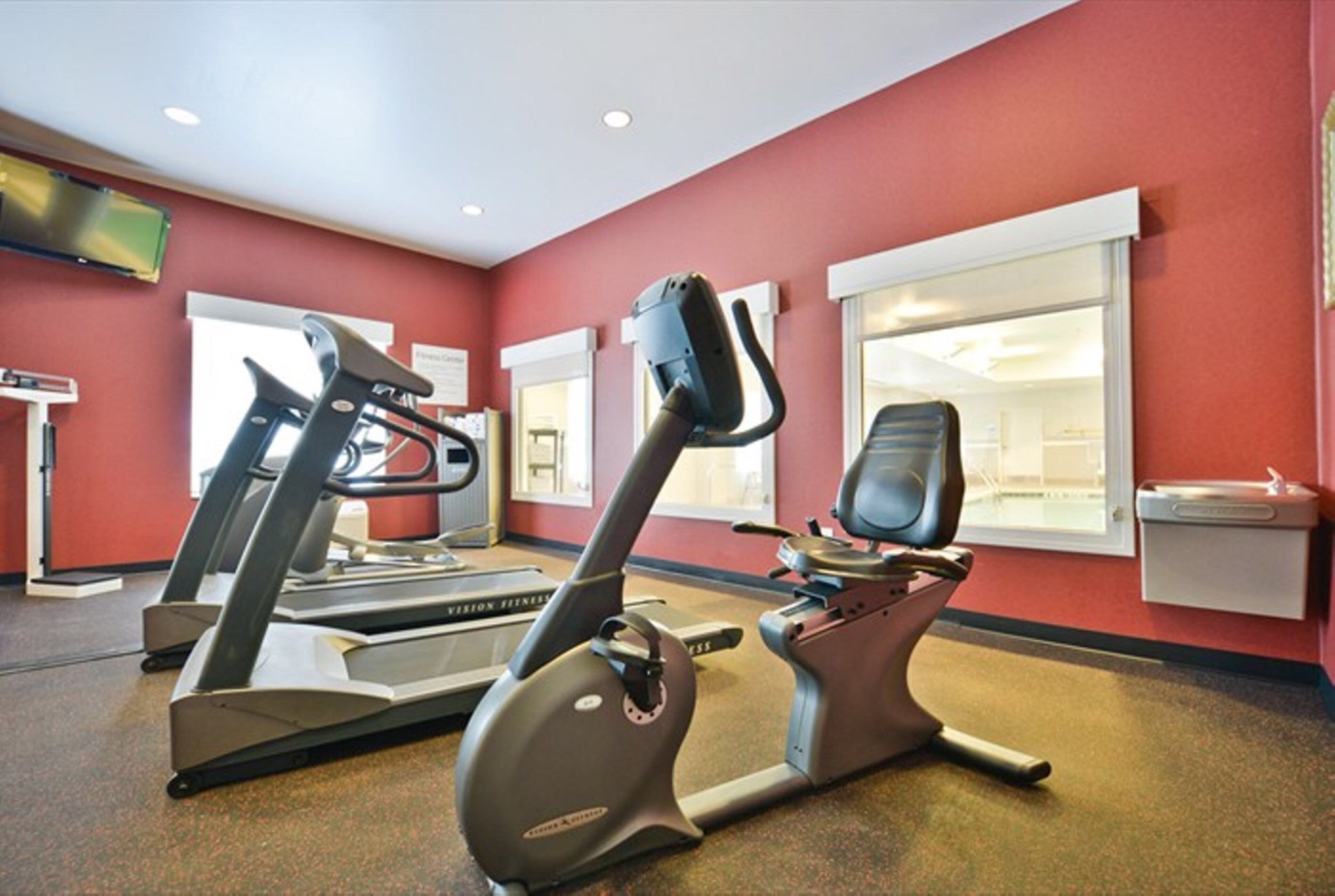Photo - Holiday Inn Express & Suites Utica