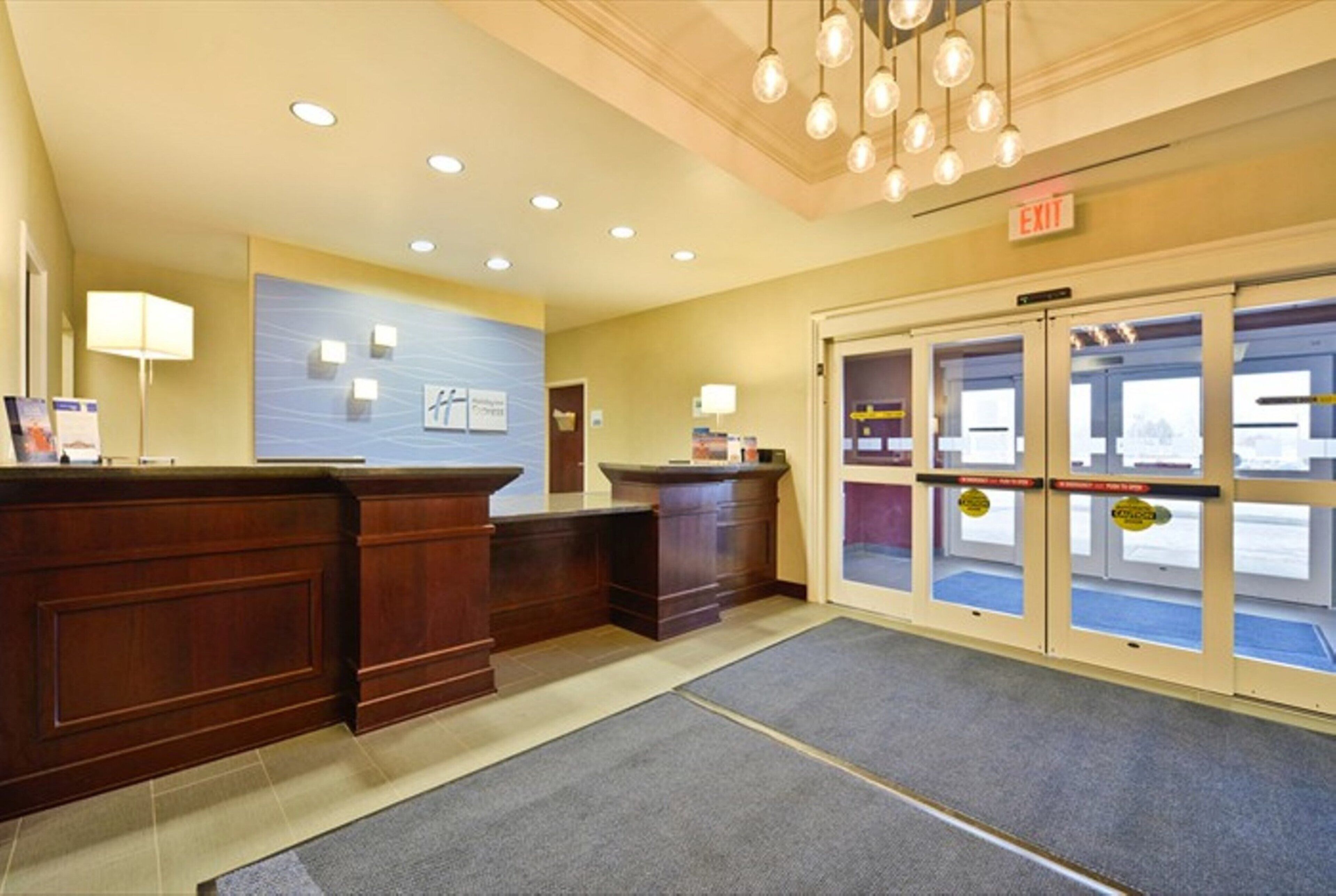 Photo - Holiday Inn Express & Suites Utica