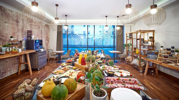 Daily buffet breakfast (EUR 15 per person)