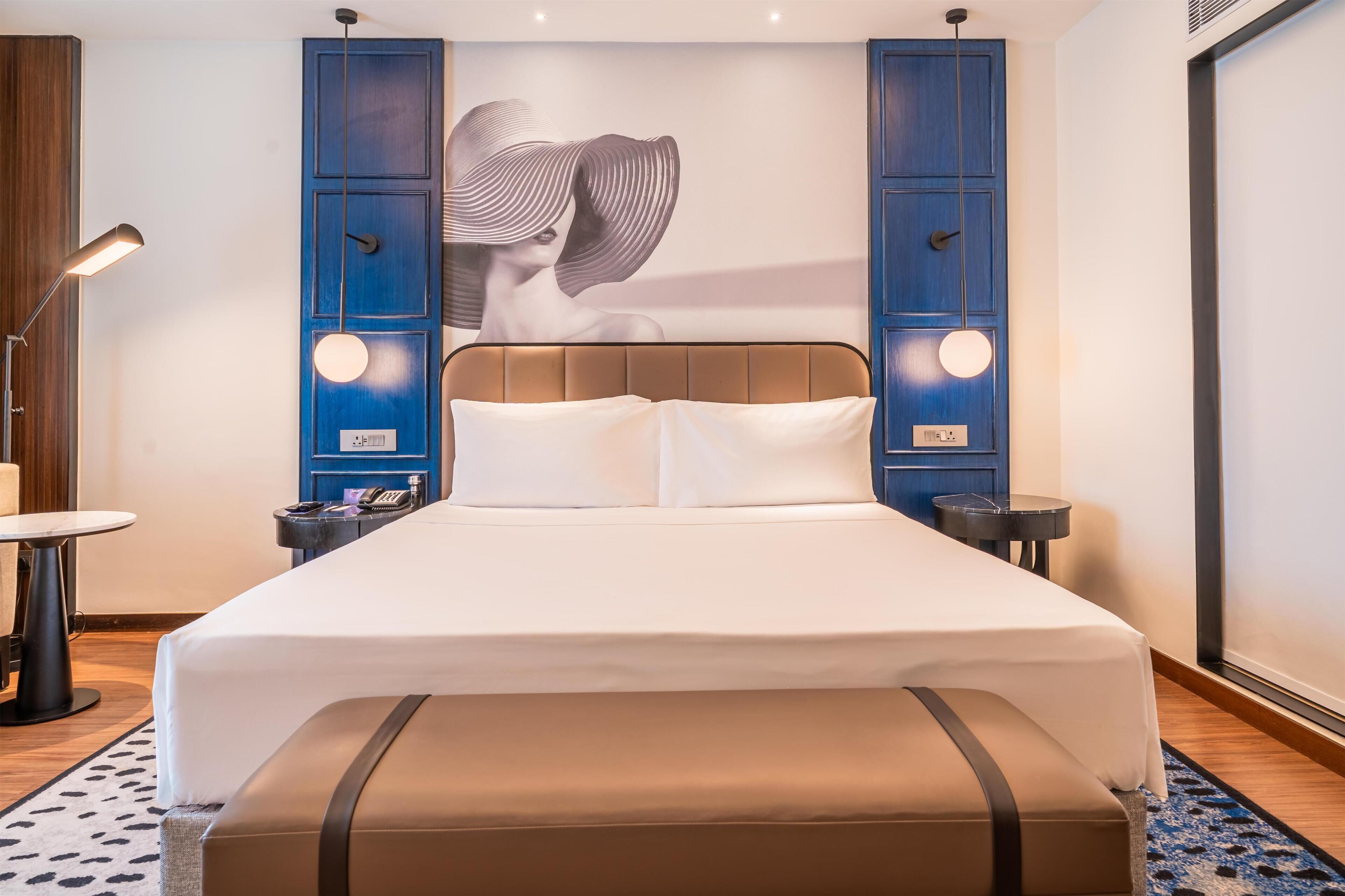 Habitación superior | Ropa de cama de alta calidad, minibar, caja fuerte y escritorio