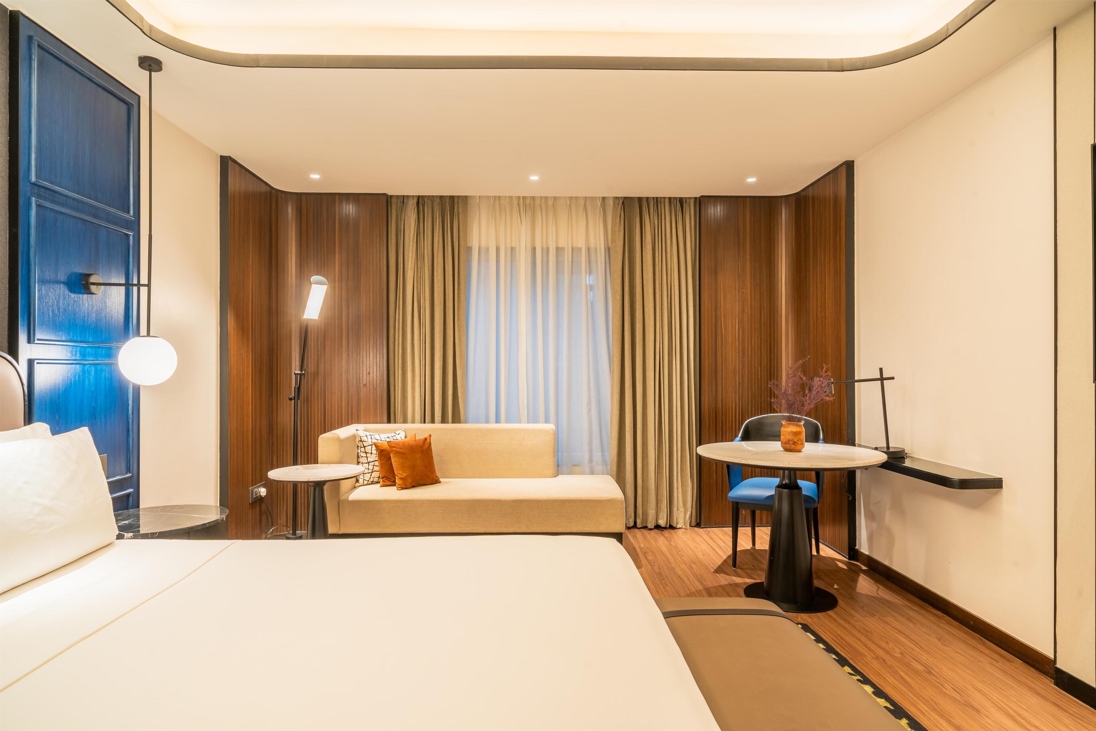 Business Room (Business Class) | Premium bedding, minibar, in-room safe, desk